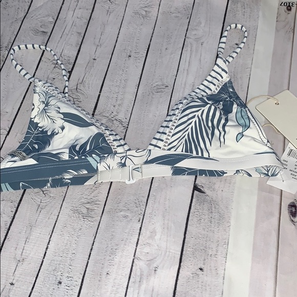 💧 Rhythm women’s Honolulu bikini top 💧 - Picture 2 of 4